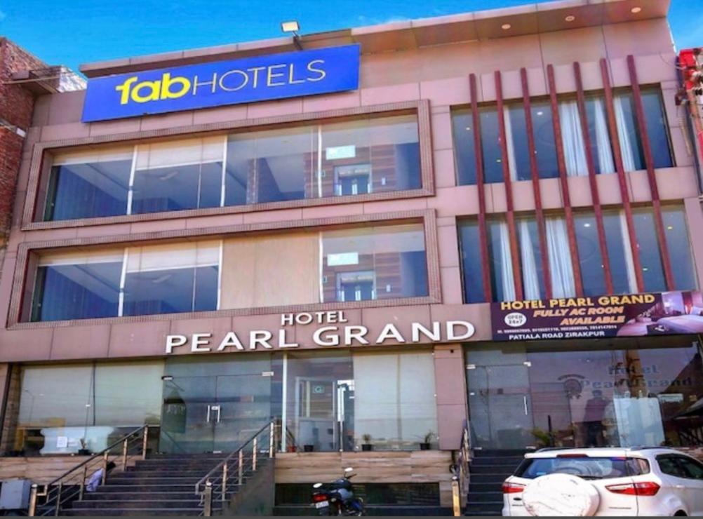 Hotel The Pearl, Zirakpur - A Luxury Family Hotel Chandīgarh Exterior foto